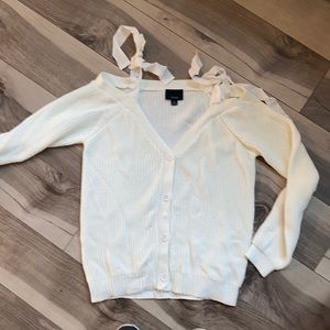 Off shoulder sweater. Small